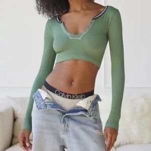 urban outfitters cropped long sleeve